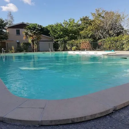 Au Bord De L'eau Hourtin